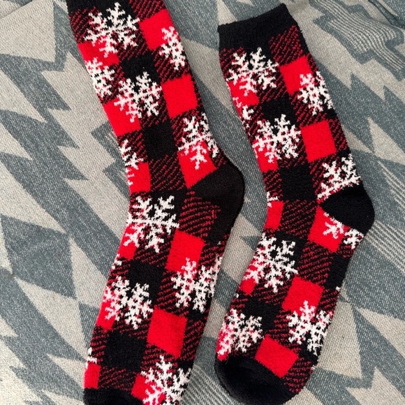 His & Hers Festive Holiday Christmas Red and Black Snowflake Socks NEW - Picture 1 of 1
